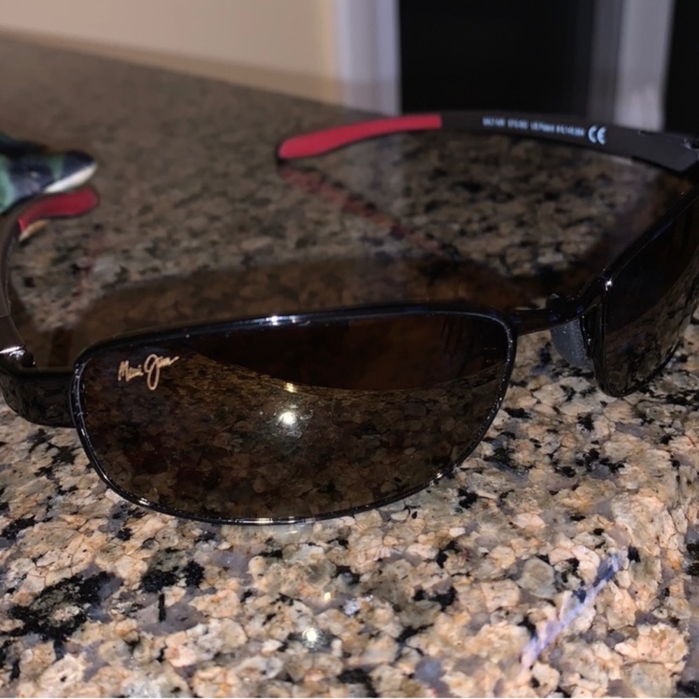 Maui Jim Salt Air Polarized Sunglasses with case.